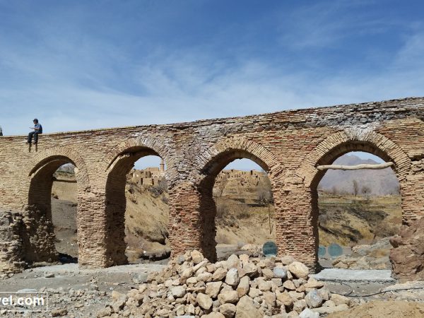 A historic mudbrick bridge in the abandoned village of Kharanagh, Yazd Province, Iran | Iran&rsquo;s Travel