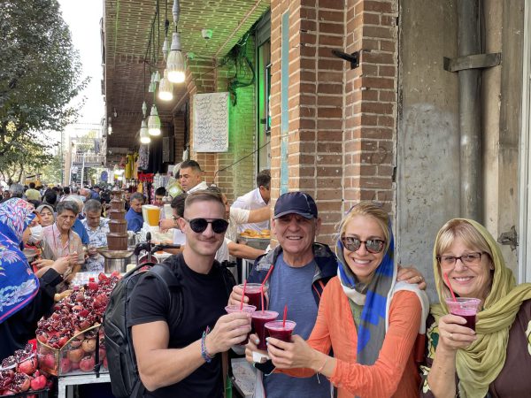 Tourist enjoying a glass of fresh pomegranate juice in Yazd&rsquo;s old town | Iran&rsquo;s Travel