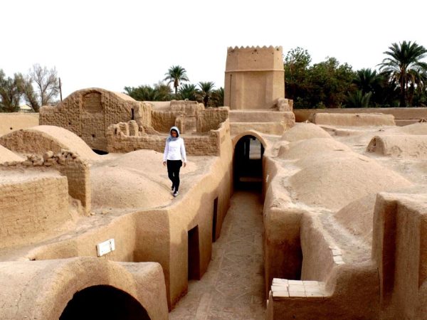Historic Ariz Castle standing in the Bafgh desert landscape with mudbrick walls and towers | Iran&rsquo;s Travel